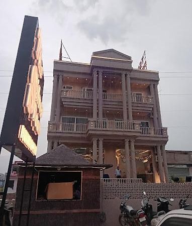 The Silver Spoon Hotel & Restaurant Būndi Exterior foto