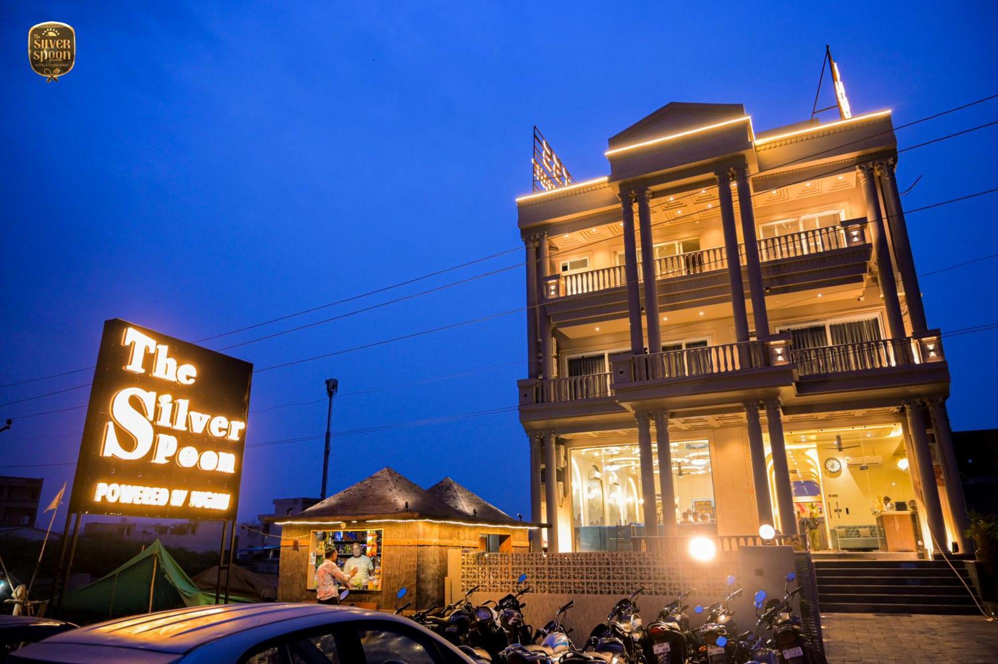 The Silver Spoon Hotel & Restaurant Būndi Exterior foto