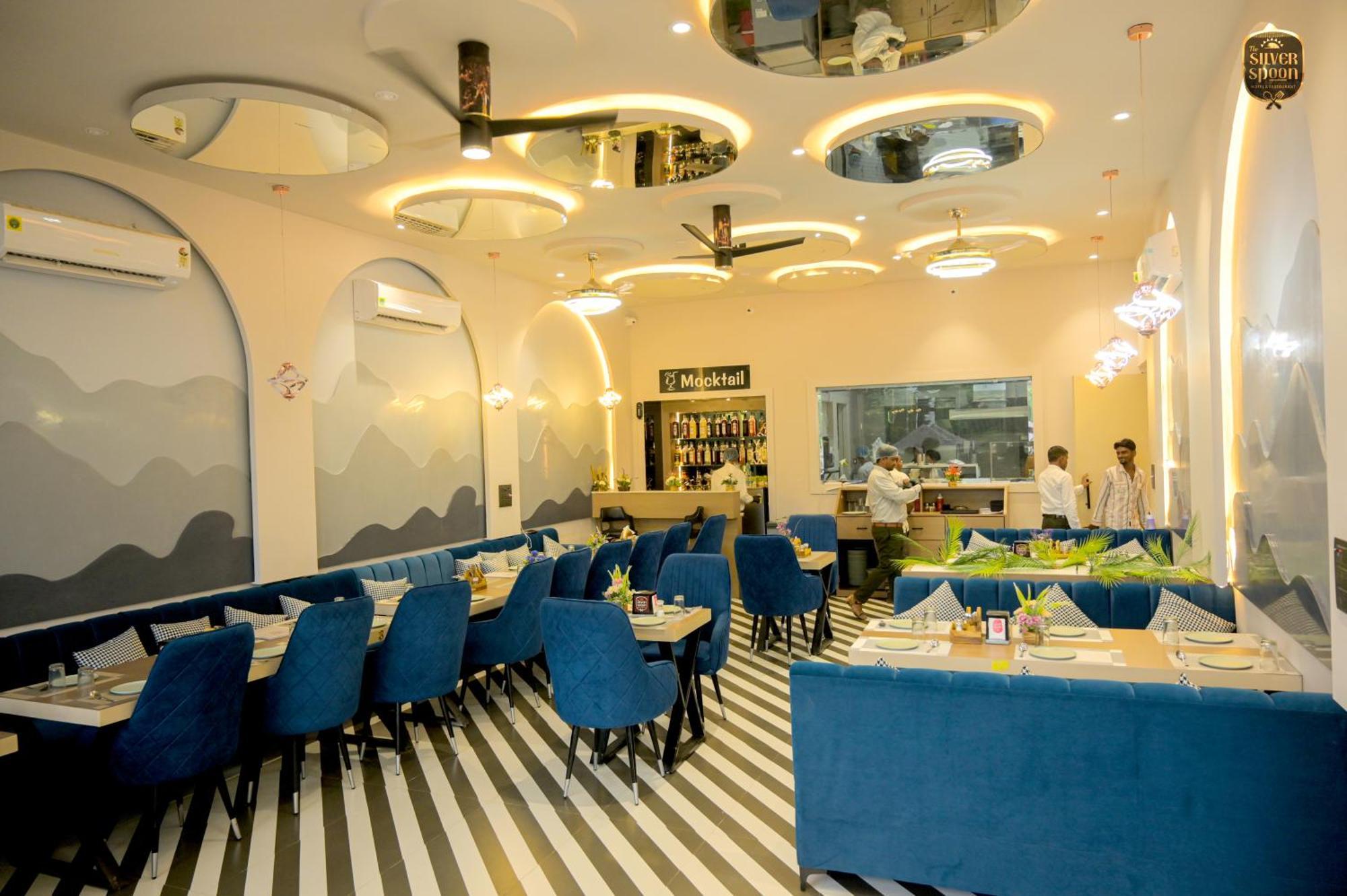 The Silver Spoon Hotel & Restaurant Būndi Exterior foto